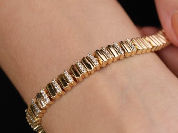 Gold Zirkon Taşlı Dikey Kanallı Modern Çelik Bileklik