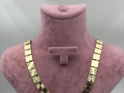 Gold Dokulu Kare Pullu Kolye