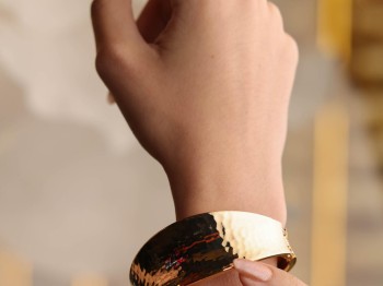 Gold Dövme Dokulu Geniş Çelik Manşet (Cuff) Bileklik