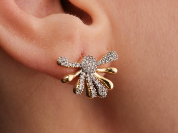 Gold Zirkon Taşlı Asimetrik Işın Figürlü Çelik Küpe