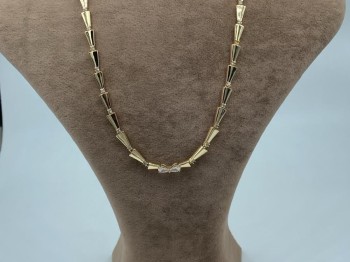 GEOMETRİK GOLD TAŞ DETAYLI KOLYE