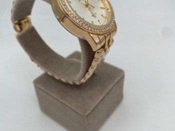 Gold Crystal Çerçeveli Kadın Kol Saati