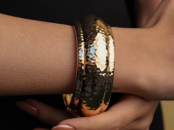 Gold Dövme Dokulu Kalın Çelik Kelepçe Bileklik