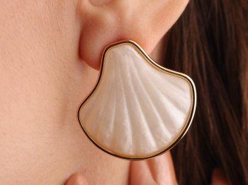 Gold Deniz Kabuğu Formlu Sedef Görünümlü Çelik Küpe